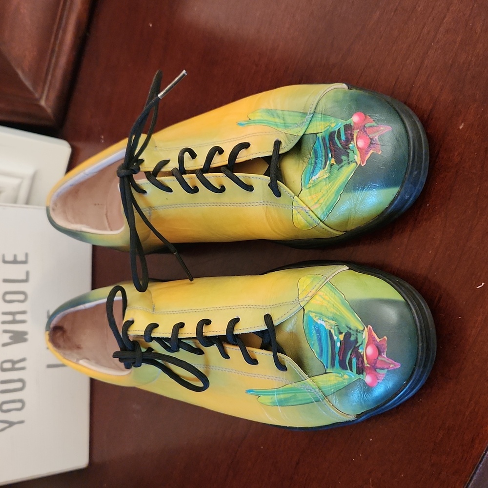 Vintage Art Sneakers by ICON April Greiman Designer (BUG PRINT) Women Sz. 6